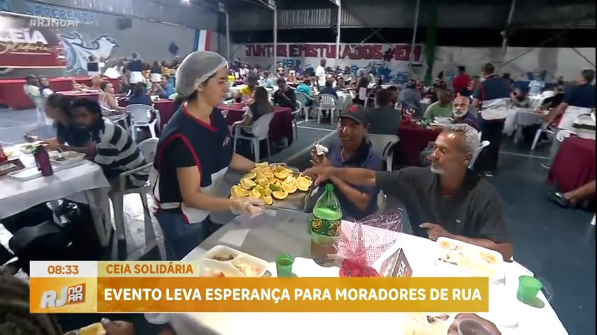 Vídeo: Ceia solidária leva esperança para pessoas em situação de rua no Rio