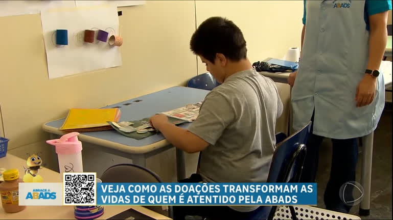 Vídeo: Jovens com autismo e deficiência intelectual desenvolvem formas de comunicação na ABADS