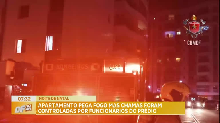 Vídeo: Funcionários de prédio no Guará controlam incêndio em apartamento