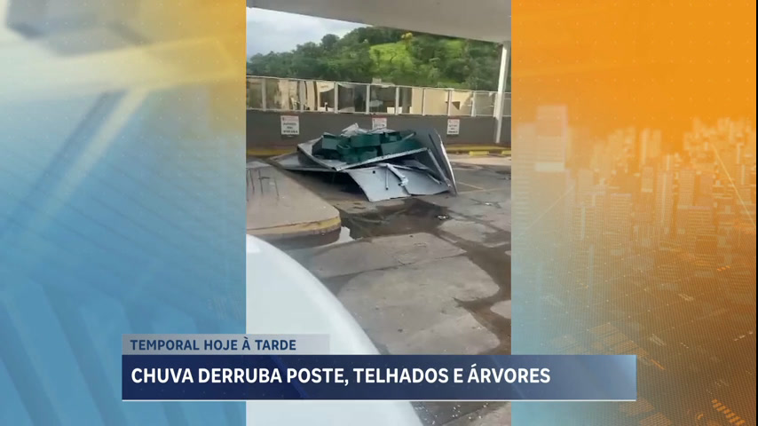 Vídeo: Chuva forte derruba letreiro de hospital particular em Betim (MG)