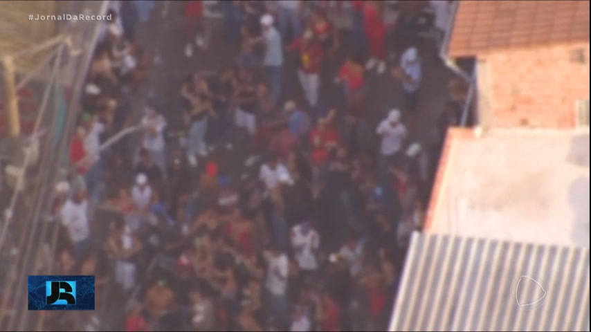 Vídeo: Bailes funk a céu aberto interditam ruas e causam transtornos na noite de Natal em SP