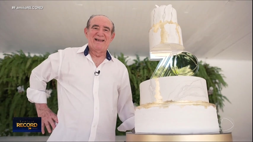 Vídeo: Renato Aragão manda bolo para comemorar os 70 anos de RECORD