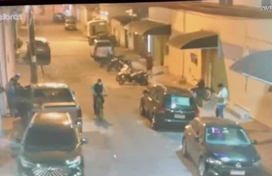 Vídeo: Vídeo: jornalista e pré-candidato a prefeito de Guarujá é morto a tiros por suspeito de bicicleta