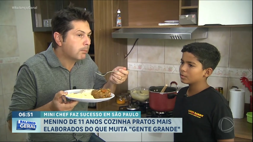 Vídeo: Menino de 11 anos chama atenção com seu talento para cozinhar