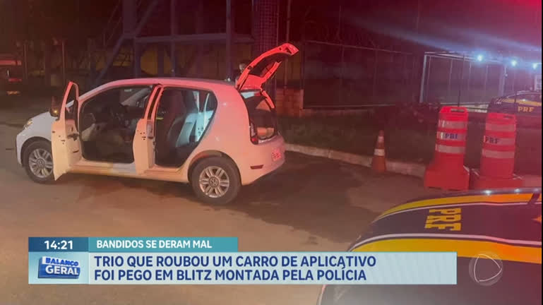 Vídeo: Trio que roubou carro de aplicativo é pego em blitz em Brazlândia