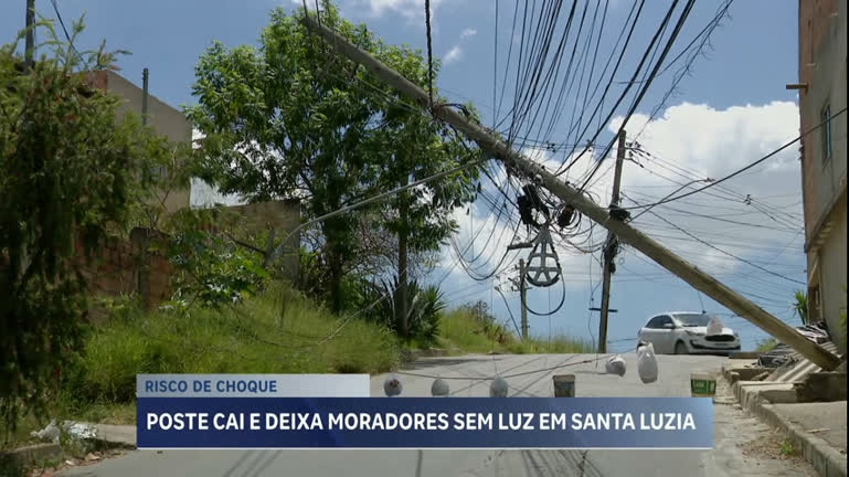 Vídeo: Moradores passam dia sem energia elétrica devido a poste caído em bairro de MG