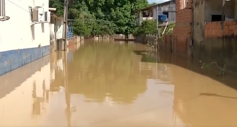 Vídeo: Cem pessoas continuam sem casa após enchentes históricas em cidade no Acre