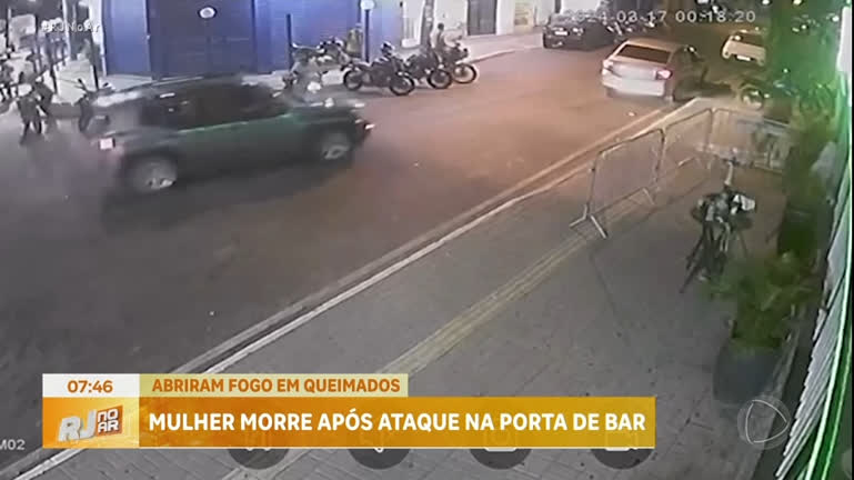 Vídeo: Mulher é morta em frente à boate em Queimados (RJ)