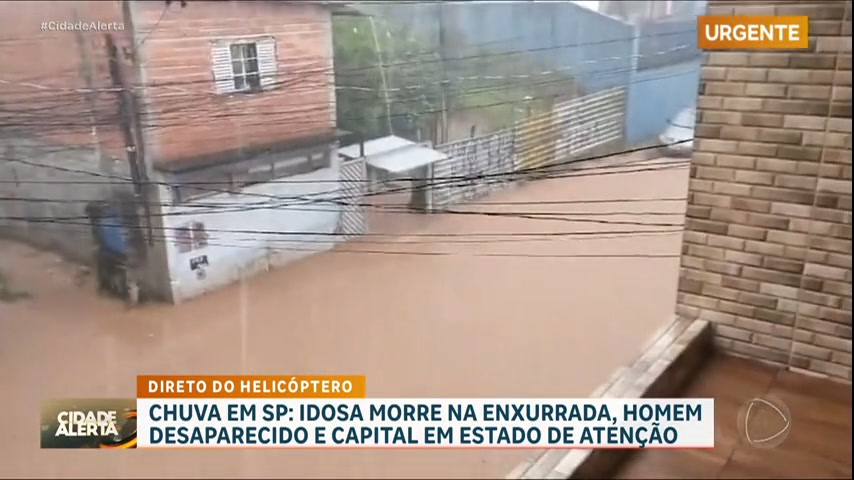 Vídeo: Zap do povo: chuva forte deixa pontos de alagamento na capital na região metropolitana de SP