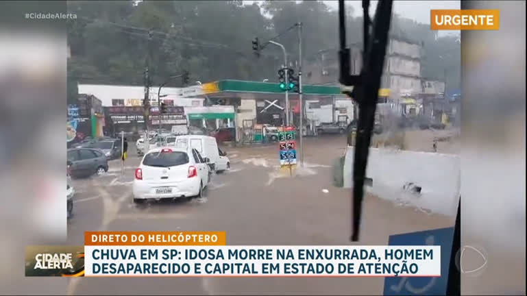 Vídeo: Parque Santo Antônio e Jardim Ângela têm áreas tomadas pela água após forte chuva nesta segunda (18)