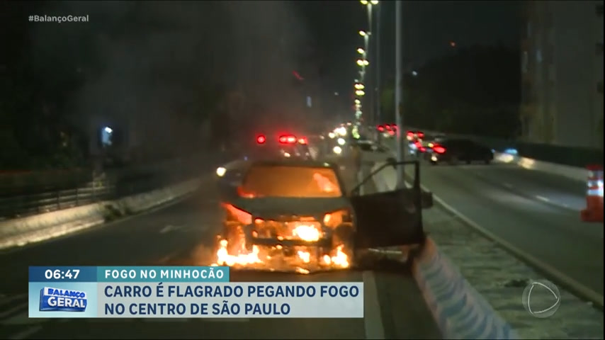Vídeo: Carro pega fogo no Minhocão, em São Paulo
