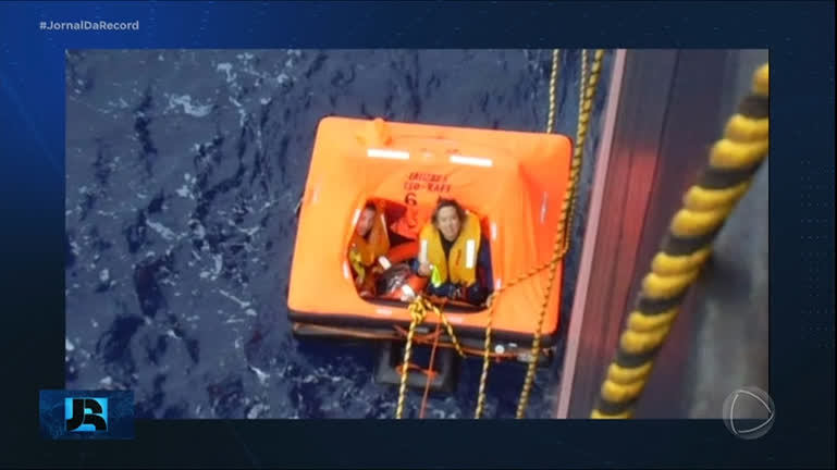 Vídeo: Brasileiro é resgatado em alto-mar após naufrágio de veleiro na costa da África
