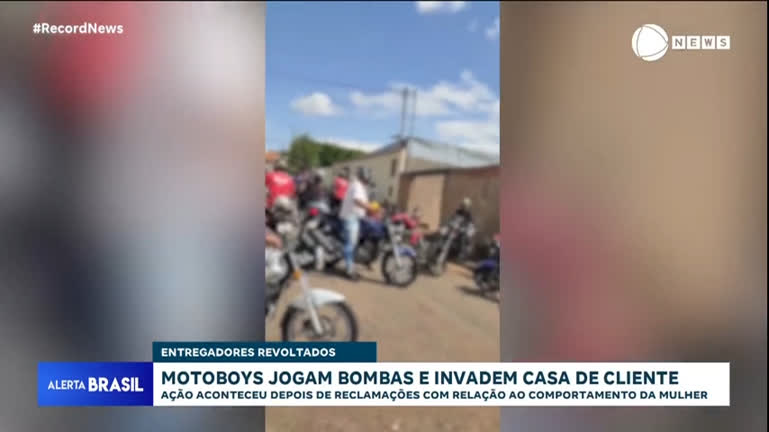 Vídeo: Motoboys jogam bombas e invadem casa para se vingar de cliente em Minas Gerais