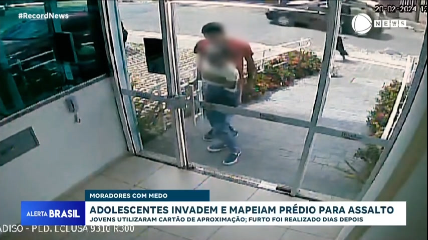 Vídeo: Adolescentes usam cartão de morador para invadir e assaltar prédio em São Paulo