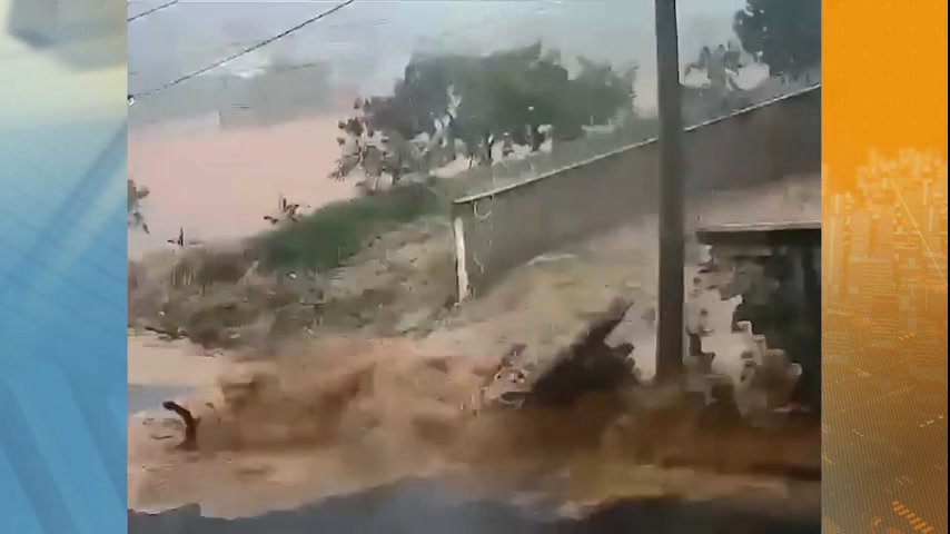 Vídeo: Muro de escola desaba durante chuva forte em Esmeraldas (MG)