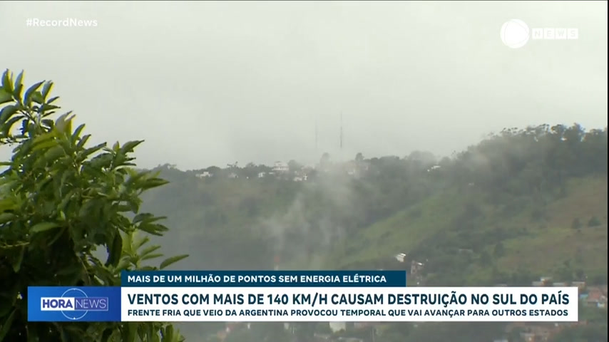 Vídeo: Ventos com mais de 140km/h causam destruição e deixam Sul do Brasil em alerta