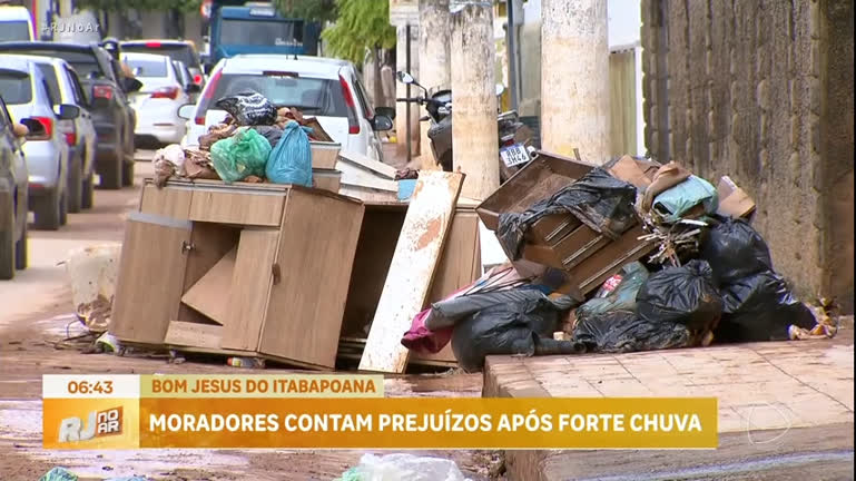 Vídeo: Moradores ficam isolados após forte chuva em Bom Jesus de Itabapoana (RJ)