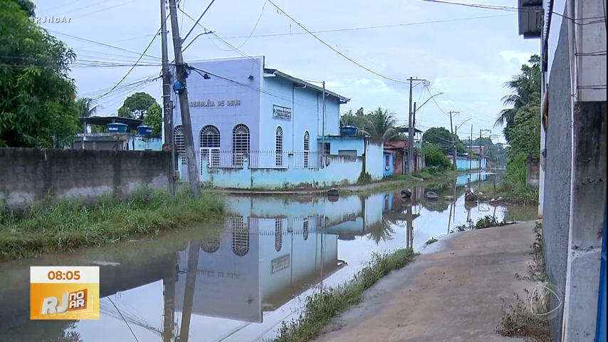 Vídeo: Moradores fazem protesto após destruição causada por fortes chuvas na Baixada Fluminense