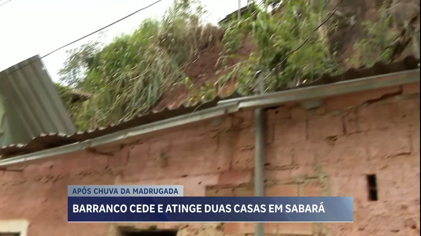 Vídeo: Casas são atingidas após barranco deslizar em Sabará (MG)