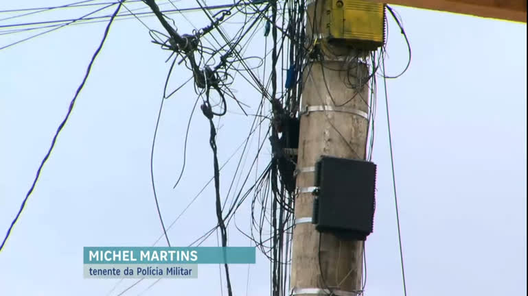 Vídeo: Polícia procura homens que teriam cortado a internet de moradores de Betim (MG)