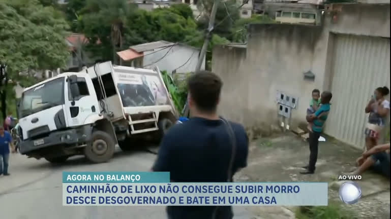 Vídeo: Caminhão de lixo bate em uma casa após não conseguir subir um morro em Belo Horizonte