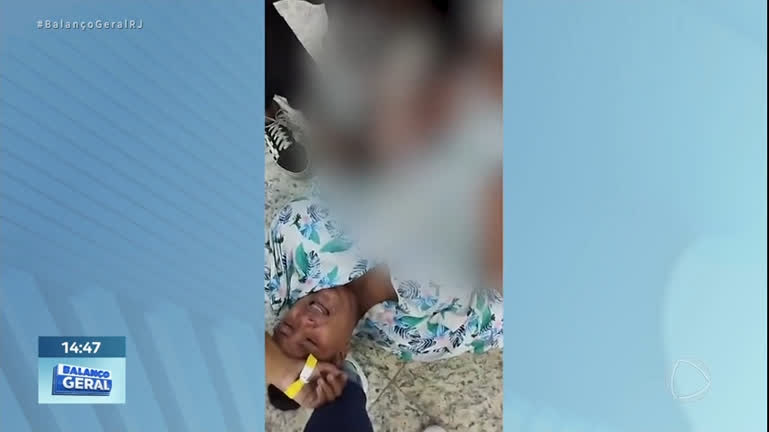Vídeo: Médica dispensa paciente e mulher acaba tendo bebê no chão da recepção da maternidade no RJ