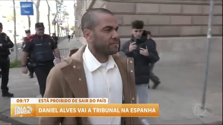 Vídeo: Daniel Alves comparece ao tribunal de Barcelona após pagamento de fiança