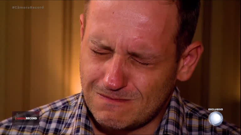 Vídeo: Matteo Petriccione chora ao ver foto do irmão que matou a tiros: 'Devo perdão a ele'