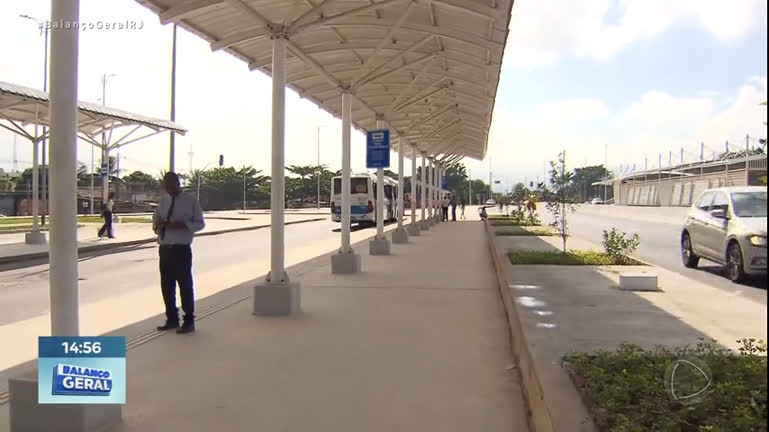 Vídeo: Sistema BRT inaugura terminal Magarça, mas primeiro dia útil de funcionamento tem reclamações