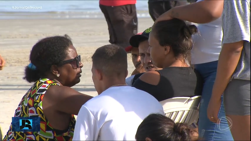 Vídeo: Dois irmãos morrem afogados após serem arrastados pela correnteza em Guarujá (SP)