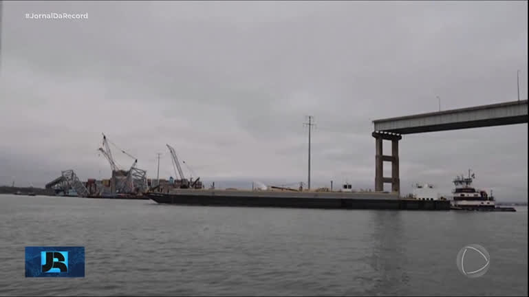 Vídeo: Porto de Baltimore, nos EUA, libera navegação uma semana depois da queda de ponte