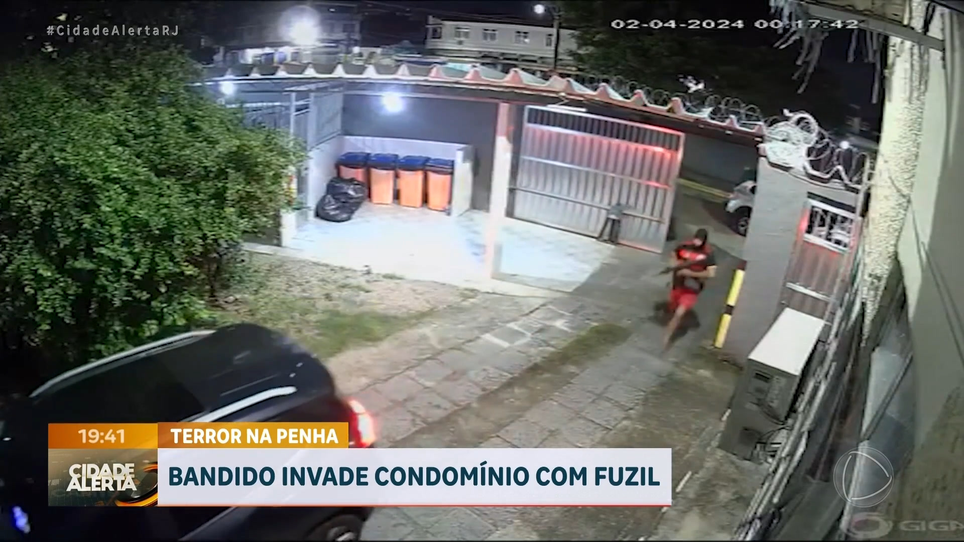 Vídeo: Bandidos com fuzil invadem condomínio na zona norte do Rio