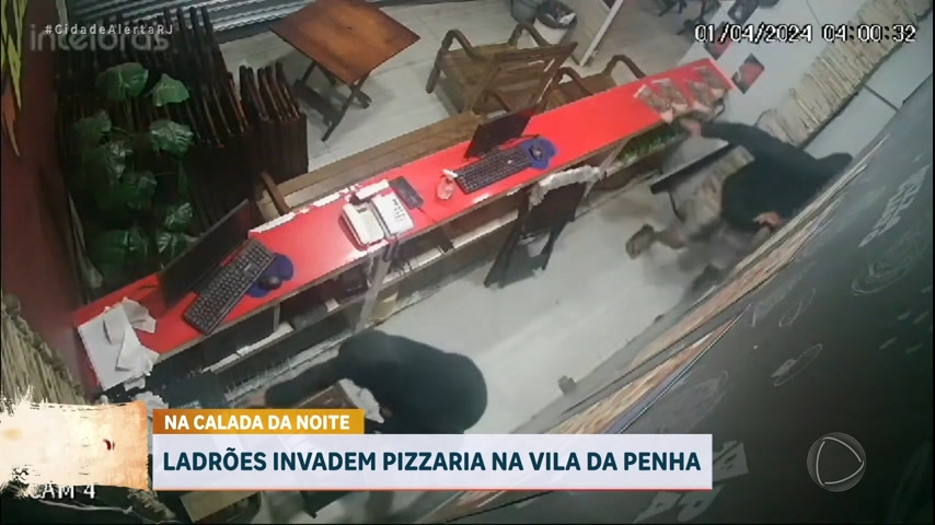 Vídeo: Três homens invadem e roubam pizzaria na zona norte do Rio
