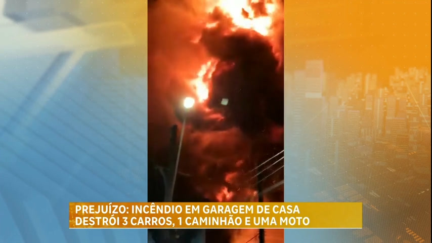 Vídeo: Incêndio destrói garagem no bairro Tupi em BH