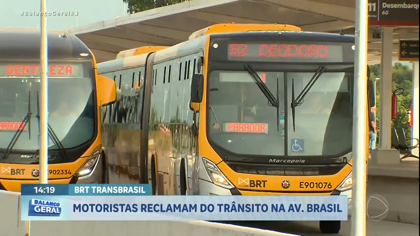 Vídeo: Trânsito dá um nó no primeiro dia útil de operação do BRT Transbrasil