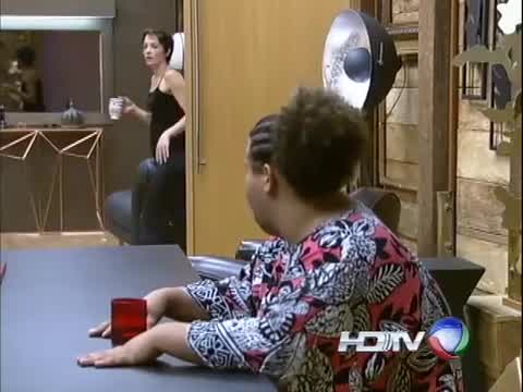 Lu Schievano e Rita Cadillac brigam em A Fazenda – Record