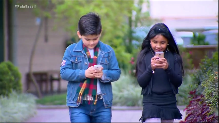 Vídeo: Levantamento aponta que 6 em cada 10 pais permitem que filhos usem celular