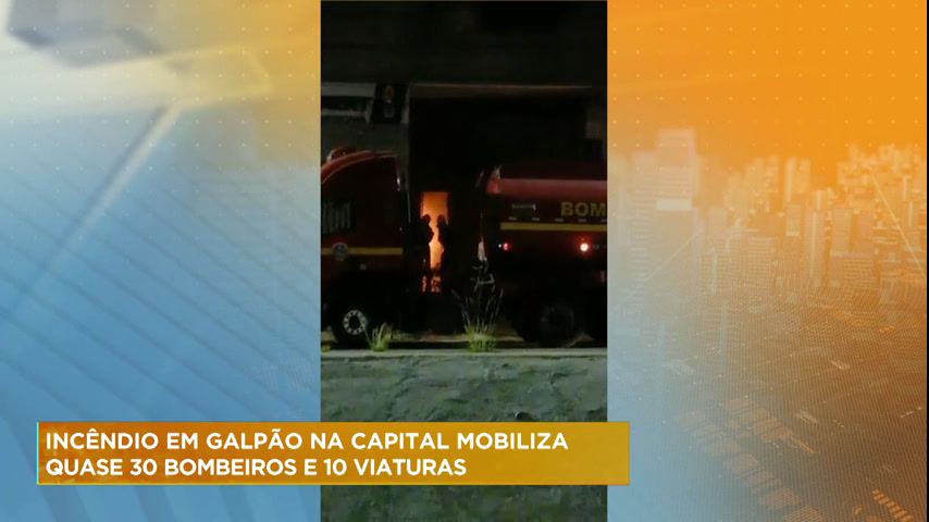 Vídeo: Incêndio em galpão mobiliza quase 30 bombeiros em Belo Horizonte