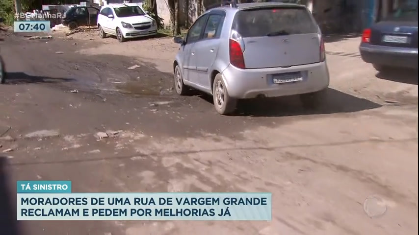 Vídeo: Moradores denunciam mau estado de rua em Vargem Grande