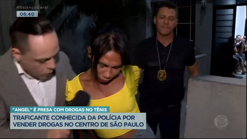 Polícia prende travesti conhecida por vender drogas em SP - R7