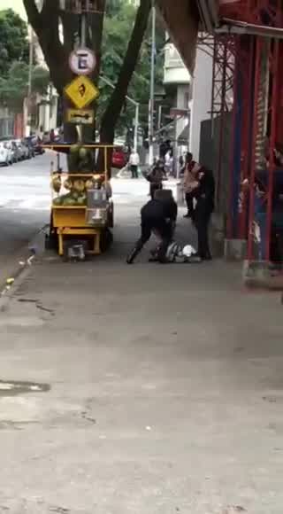 Vídeo: Guardas civis são filmados em abordagem agressiva contra ambulante em São Paulo