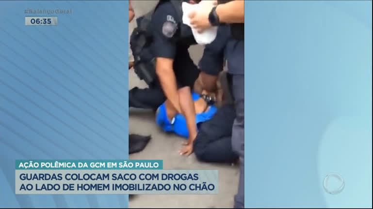Vídeo: Guardas colocam saco com drogas ao lado de homem imobilizado em SP