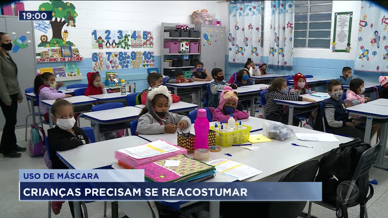 Vídeo: Uso de máscaras nas escolas do litoral paulista