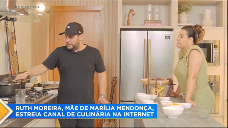 Vídeo: Mãe de Marília Mendonça estreia canal de culinária na internet