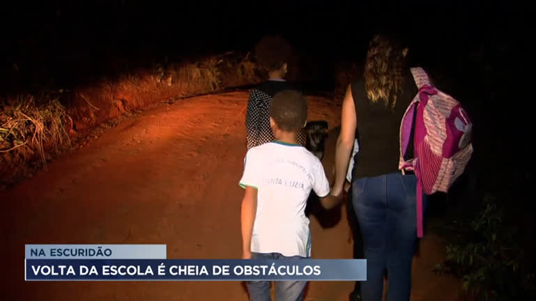 Vídeo: Volta da escola é cheia de obstáculos para alunos de Santa Luzia (MG)