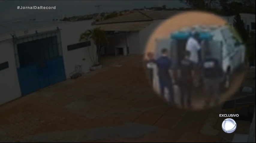 Vídeo: Exclusivo: veja a chegada de Paulo Cupertino à penitenciária de segurança máxima