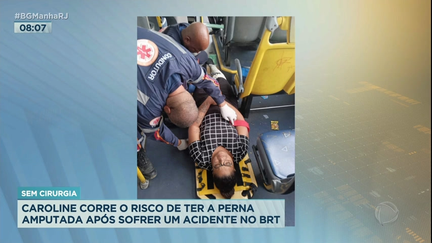 Vídeo: Mulher corre risco de ter perna amputada após cair em BRT