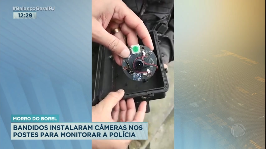 Vídeo: Criminosos instalam câmeras de segurança para monitorar policiais no Morro do Borel