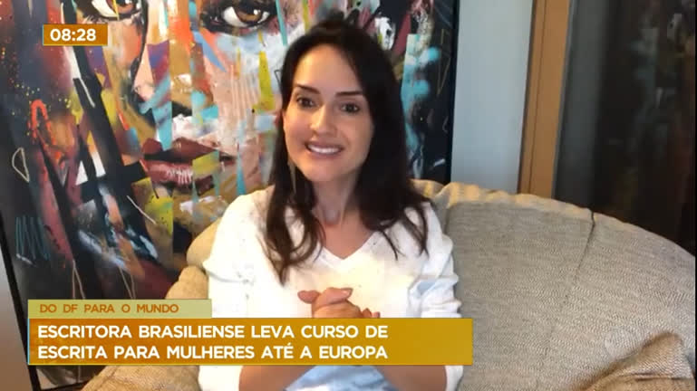 Vídeo: Escritora Brasiliense leva curso de escrita para mulheres até a Europa