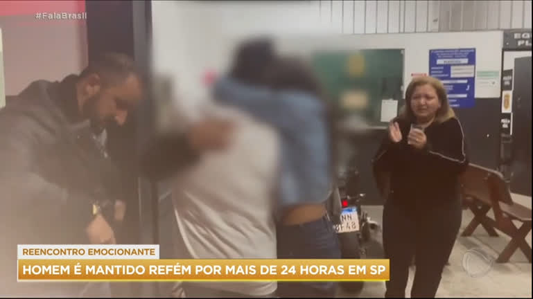 Vídeo: Homem mantido refém por 24 horas reencontra a família em SP